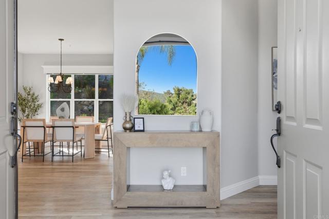 Detail Gallery Image 5 of 68 For 1921 Cresthaven Dr, Vista,  CA 92084 - 4 Beds | 3 Baths