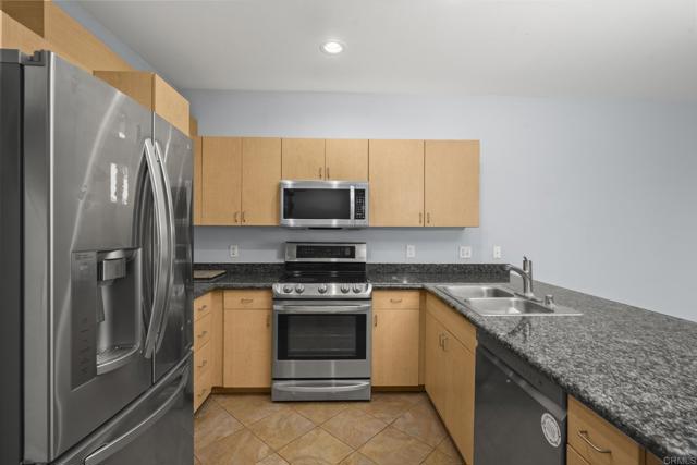1501 Front Street, San Diego CA: https://media.crmls.org/mediaz/00a531b3-6a1f-441d-a86c-9f10b3f38af0.jpg