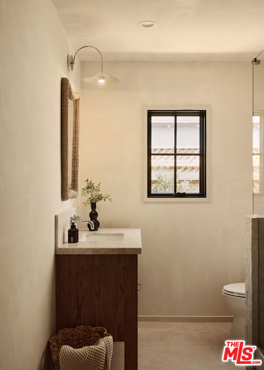 7907 Croydon Avenue, Los Angeles CA: https://media.crmls.org/mediaz/00a56382-326b-4a4d-9c5c-8f93ddb5648a.jpg