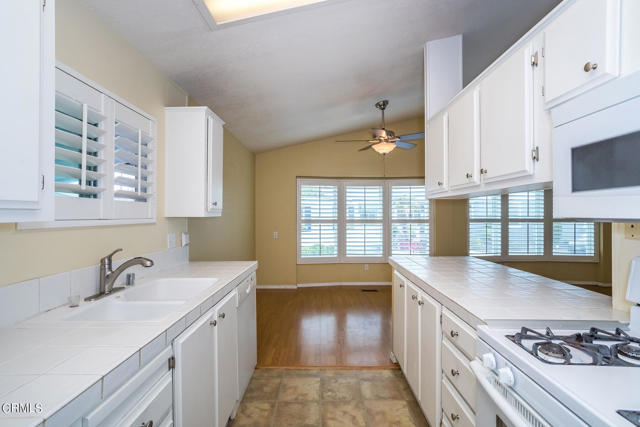 Detail Gallery Image 9 of 49 For 1215 Anchors Way Dr #124,  Ventura,  CA 93001 - 3 Beds | 2 Baths