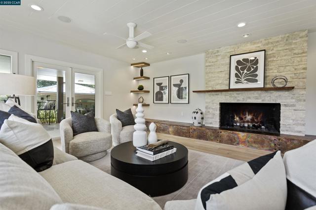 1121 Estates Dr, Lafayette CA: https://media.crmls.org/mediaz/00a59fcd-b55c-4faa-b263-5756a6b5cfd4.jpg