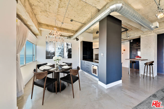 101 California Avenue, Santa Monica CA: https://media.crmls.org/mediaz/00a6023a-1cef-4aa4-ad84-8f57951c1bcc.jpg