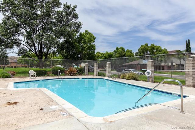 9952 N Magnolia Ave, Santee CA: https://media.crmls.org/mediaz/00a60bad-cd3a-4b71-bf8e-2d2b49aa66bd.jpg
