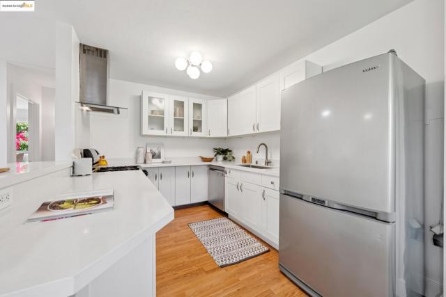2028 Damuth St, Oakland CA: https://media.crmls.org/mediaz/00a6100d-b7dc-4d30-b0a6-2ad041fc4766.jpg