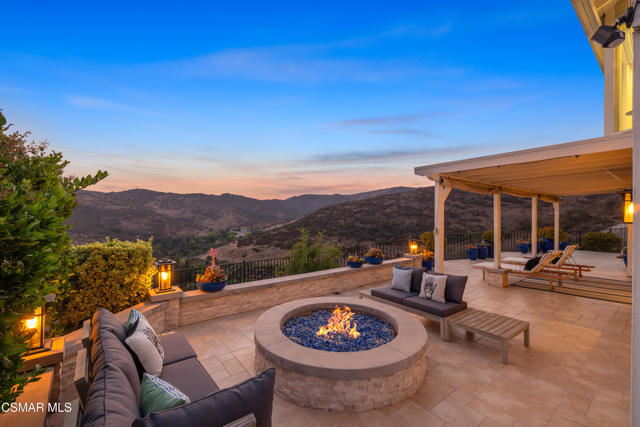 1660 Valecroft Avenue, Westlake Village CA: https://media.crmls.org/mediaz/00a62235-75fd-4277-bda8-80ff70326183.jpg