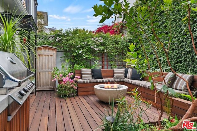 11051 Strathmore Drive, Los Angeles CA: https://media.crmls.org/mediaz/00a67611-0903-4a5b-892b-6997db9b5bae.jpg