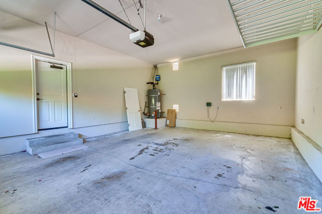 1008 Harbor Crossing Lane, Marina del Rey CA: https://media.crmls.org/mediaz/00a68a19-0292-4852-a826-7e47ededb25b.jpg