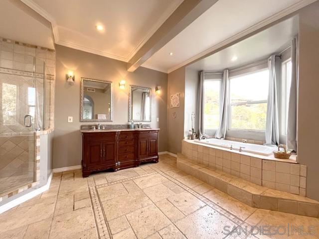4275 Crestview, La Mesa CA: https://media.crmls.org/mediaz/00a6c183-a5dd-4d9a-9633-850859d9f298.jpg