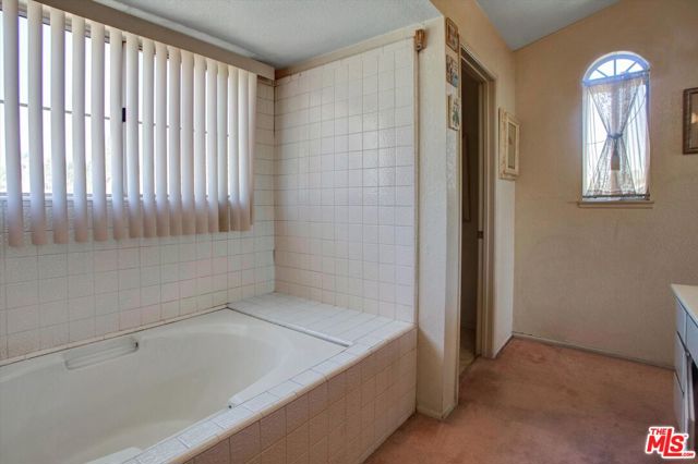 350 Foxboro Drive, Walnut CA: https://media.crmls.org/mediaz/00a6c456-9c3f-44a7-b53e-86ef50b83392.jpg