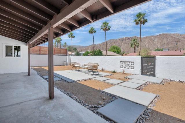 51480 Avenida Obregon, La Quinta CA: https://media.crmls.org/mediaz/00a6f5ad-f07e-46ef-bdc2-af8b2433f10b.jpg