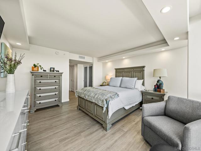 Image 41 of 60 For 1750 Avenida Del Mundo  404