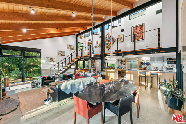 20605 Cheney Drive, Topanga CA: https://media.crmls.org/mediaz/00a71d37-c43f-4468-b78f-7a41aeb90c7d.jpg
