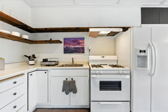 35 Mono Street, Brisbane CA: https://media.crmls.org/mediaz/00a74238-2bb6-4d67-b3dc-ef7aafee2f7d.jpg