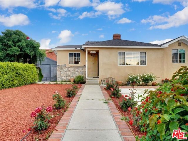 6230 Peach Avenue, Van Nuys CA: https://media.crmls.org/mediaz/00a77a48-37ba-49a0-a566-34a3a03250a9.jpg