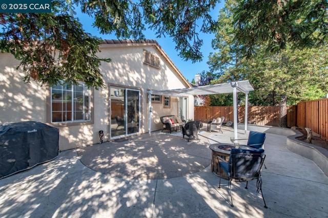 10 Narcissus Ct, Danville CA: https://media.crmls.org/mediaz/00a7b859-63ae-4859-9f23-b2d1a98070dc.jpg