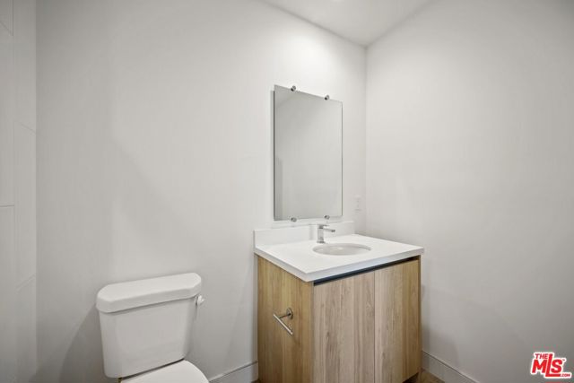 11668 Darlington Avenue, Los Angeles CA: https://media.crmls.org/mediaz/00a7eea9-81ef-48cf-92c2-7f60548c8723.jpg