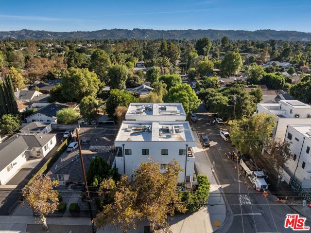 13822 Oxnard Street photo 6