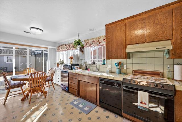 12932 Truman Street, Salinas CA: https://media.crmls.org/mediaz/00aa2650-db05-4260-9fff-26e4271f7fe9.jpg