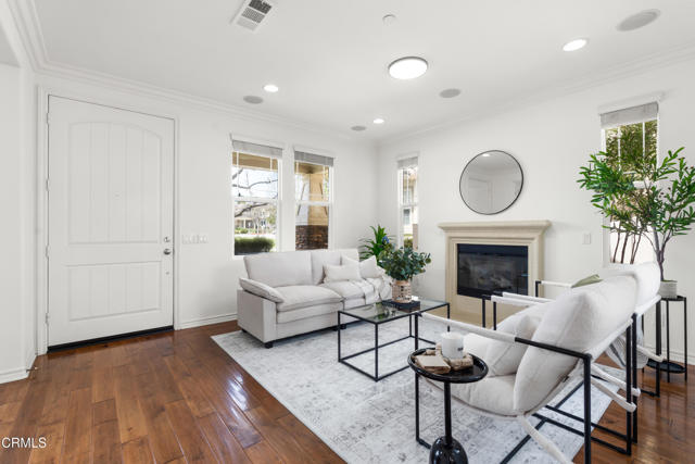 Detail Gallery Image 15 of 65 For 8240 Silver Cir, Ventura,  CA 93004 - 3 Beds | 2/1 Baths