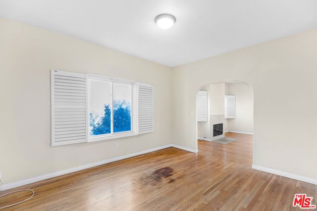 1073 S Mansfield Avenue, Los Angeles CA: https://media.crmls.org/mediaz/00aa301b-9b28-4e27-b6af-cc9d105c746c.jpg