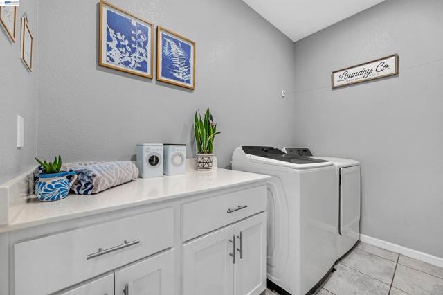 1589 Friendly St, Manteca CA: https://media.crmls.org/mediaz/00aacaec-0b55-4512-9d03-e708ffae382a.jpg