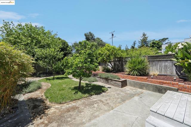 332 El Camino Real, Vallejo CA: https://media.crmls.org/mediaz/00aae789-f868-4bc6-ae4f-d0449259d6d2.jpg