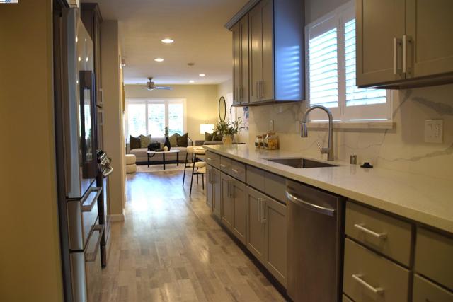 2412 8Th St, Berkeley CA: https://media.crmls.org/mediaz/00ab18a9-a7b5-4625-9f29-17367da46af2.jpg