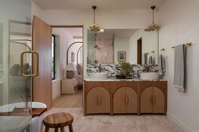 Detail Gallery Image 26 of 56 For 14847 Vista Del Oceano, Del Mar,  CA 92014 - 5 Beds | 4 Baths