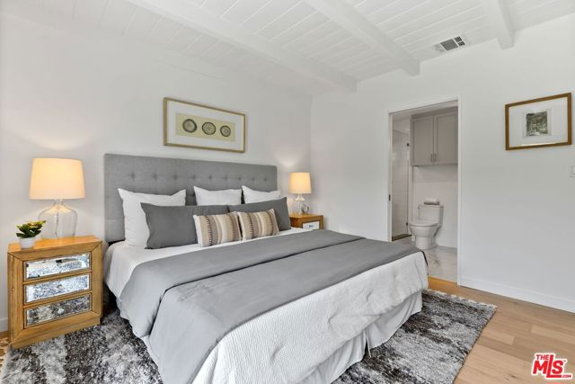 2671 Federal Avenue, Los Angeles CA: https://media.crmls.org/mediaz/00abdfa8-ce91-4e71-befa-856bfba330cb.jpg