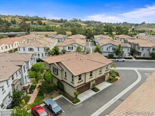 4170 Sitio Cielo, Oceanside CA: https://media.crmls.org/mediaz/00abeffd-d4fe-4822-b96b-627bda334e42.jpg