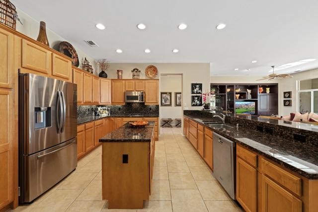 78795 Alliance Way, Palm Desert CA: https://media.crmls.org/mediaz/00ac45dc-5b40-49e4-af07-7a0cd66bb246.jpg