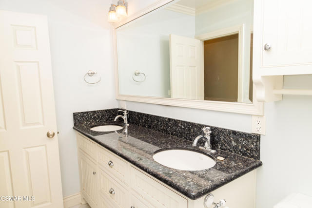 385 Somerset Circle, Thousand Oaks CA: https://media.crmls.org/mediaz/00ac6741-4080-4aeb-a1bb-40338c181f6e.jpg