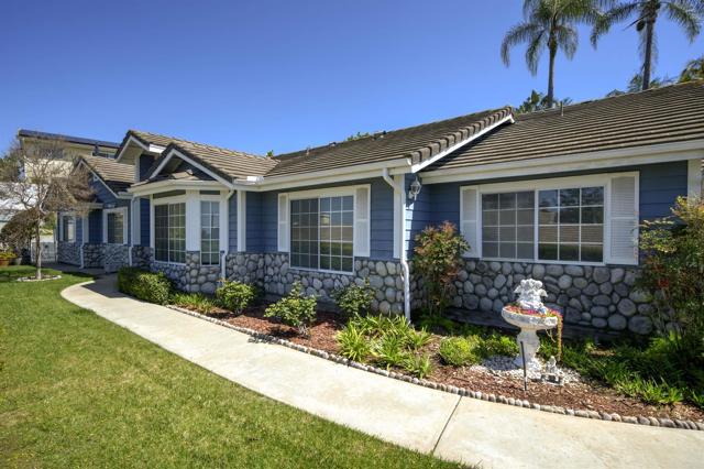 223 Presley Place, Vista CA: https://media.crmls.org/mediaz/00ac7ee7-5ac6-45ca-aeea-ac3f64ae0674.jpg
