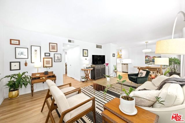 18611 Collins Street, E10 photo 5