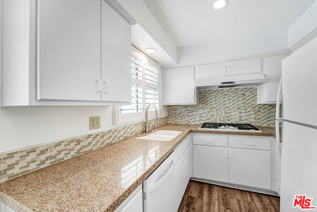 631 Strand Street, Santa Monica CA: https://media.crmls.org/mediaz/00ad042a-95e9-4e6d-bbfe-86becec84f0c.jpg