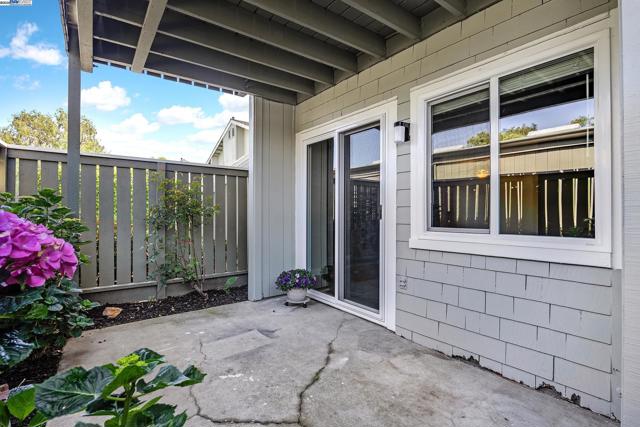 394 Caliente Dr, San Leandro CA: https://media.crmls.org/mediaz/00aed49d-2cd5-44e5-8109-64a40b56833a.jpg