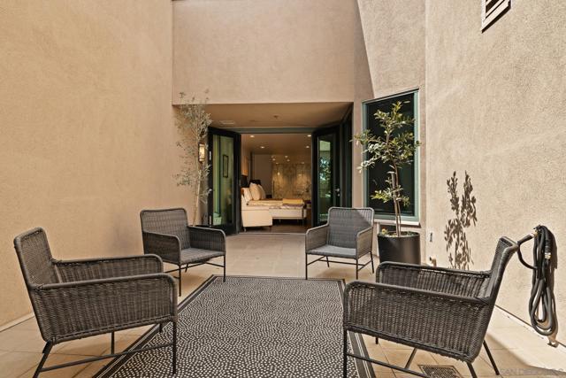 2500 6th Ave, San Diego CA: https://media.crmls.org/mediaz/00af1de9-c6fe-4ee0-8920-ee0da6bc6070.jpg