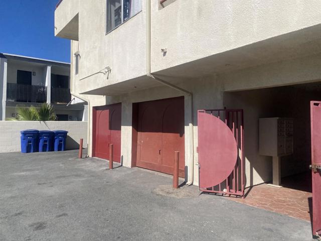 390 E Madison, El Cajon CA: https://media.crmls.org/mediaz/00af7e2f-fa93-4fdd-bbad-1d8005afd417.jpg
