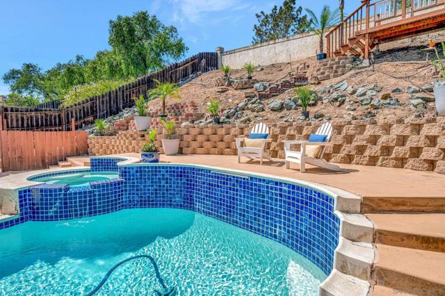 9068 Buckwheat St, San Diego CA: https://media.crmls.org/mediaz/00af9ba3-2e7b-4a00-bb21-46e9f76c360d.jpg