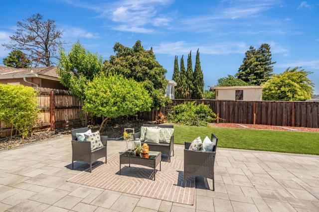 2284 Dumbarton Avenue, East Palo Alto CA: https://media.crmls.org/mediaz/00afdf94-1098-425f-8dc6-daec0ca610d6.jpg