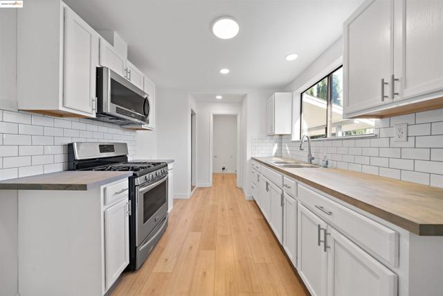 4040 Ellis Rd, Martinez CA: https://media.crmls.org/mediaz/00b010f2-38de-4471-ab1c-5f8ce5be29e1.jpg