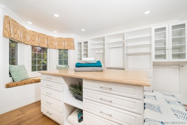 5 Rolling View Lane, Fallbrook CA: https://media.crmls.org/mediaz/00b0a19e-f29a-4952-b8f0-92a40c0c394b.jpg
