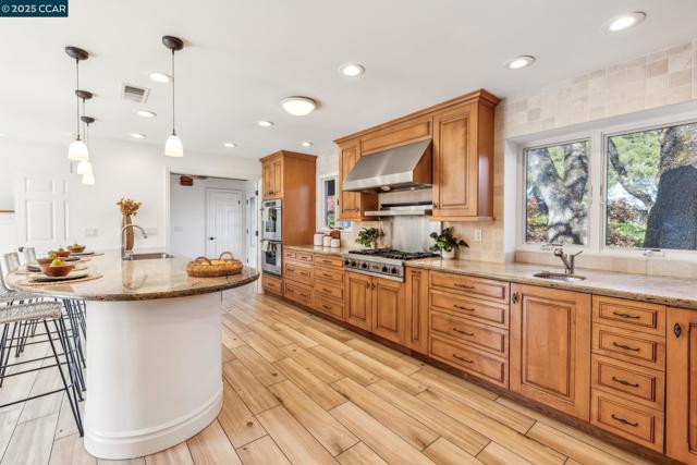 2160 Ridgewood Rd, Alamo CA: https://media.crmls.org/mediaz/00b0fb29-092d-4667-9257-9619aae3aaa6.jpg