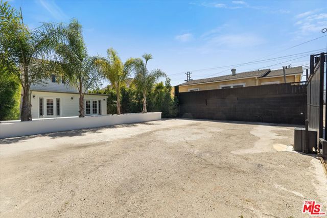 584 W 10th Street, San Pedro CA: https://media.crmls.org/mediaz/00b11e88-d0e5-4e5e-907a-c869003d76c1.jpg