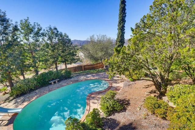 602 Starbright Ln, Alpine CA: https://media.crmls.org/mediaz/00b1a808-193b-47bf-b777-eae21797880f.jpg