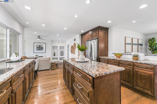 7864 Fairoaks Dr, Pleasanton CA: https://media.crmls.org/mediaz/00b1bce8-1794-4063-ae4d-3d81b0b1974e.jpg