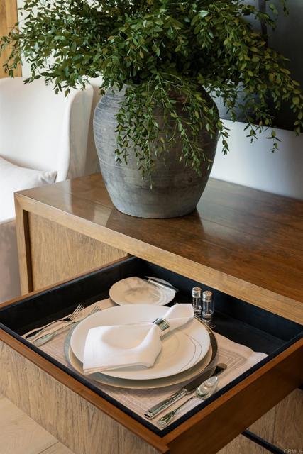 17845 Via de Fortuna, Rancho Santa Fe CA: https://media.crmls.org/mediaz/00b29632-095e-42e3-963f-90268d3586c8.jpg