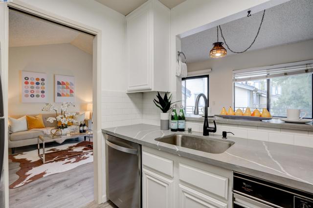 Image 18 of 50 For 6047 Joaquin Murieta Ave  F