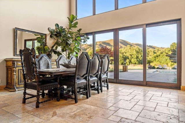 12220 Heritage Way, Gilroy CA: https://media.crmls.org/mediaz/00b33389-c871-4d82-a744-038a91498b94.jpg
