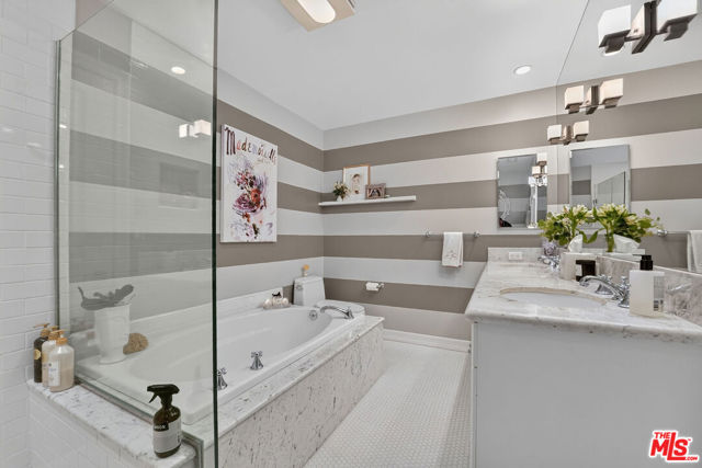 1 Bed Home for Sale in Los Angeles, California